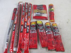 lot 425 image: (EC2) 12 Assorted Jack Links Snacks Past Date