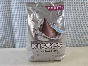 lot 431 image: (B-2) Party Pack Bag Hersheys Kisses 2 Pounds 3.8 Ounces Past Date