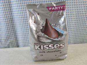 lot 432 image: (B-2) Party Pack Bag Hersheys Kisses 2 Pounds 3.8 Ounces Past Date