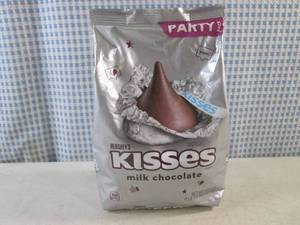 lot 433 image: (B-2) Party Pack Bag Hersheys Kisses 2 Pounds 3.8 Ounces Past Date