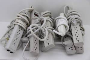 lot 16 image: 10 Power Strips