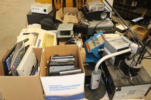 lot 28 image: pallet of misc electronics