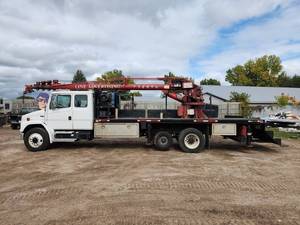 2000 Freightliner FL80 Skyhook with Miller welder