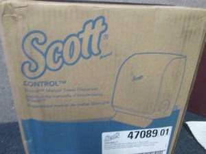 Control Slimroll Manual Towel Dispe...
