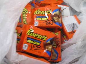 12- 1.3 oz Reesess Big Cup...