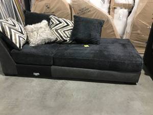 lot 1 image: CHASE COUCH