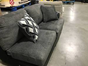 lot 107 image: NEW COUCH WITH PILLOWS