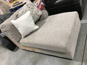 lot 108 image: RIGHT ARM FACING CHASE SECTIONAL PIECE