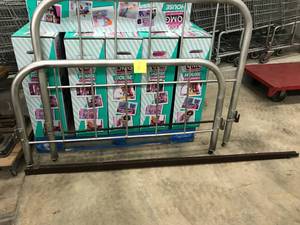 lot 2 image: FULL SIZE METAL BED FRAME