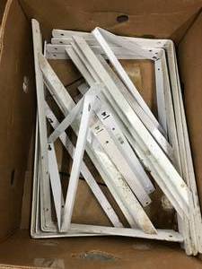 lot 11 image: WHITE SHELVING BRACKETS