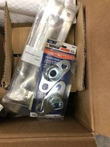 lot 12 image: ASSORTED AFTER MARKET VEHICLE PARTS