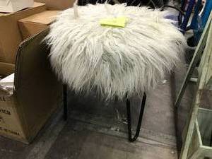 lot 13 image: VANITY CHAIR