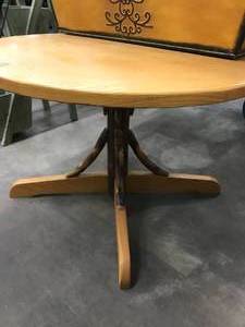 lot 16 image: KIDS TABLE