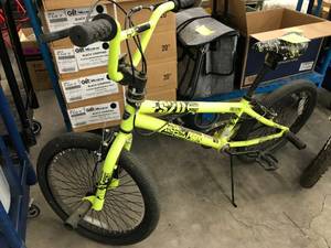 lot 33 image: CHAOS FREE STYLE KIDS BIKE