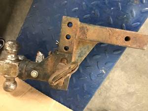 lot 36 image: RECEIVER HITCH