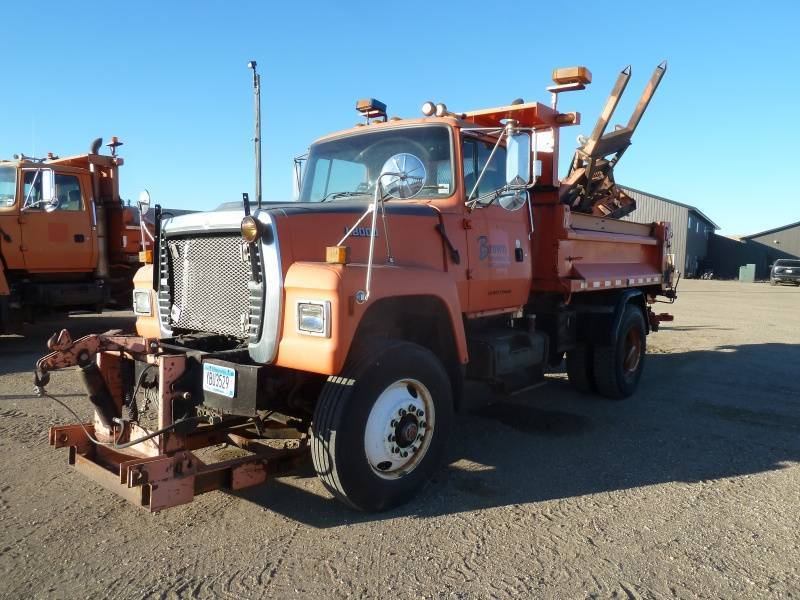 lot 5A image: 1995 Ford L8000 Plow Truck