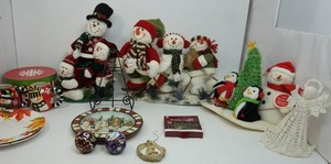 Seasonal Holiday Christmas Decor Animated Hallmark Snowman Glass Ornaments Table DeCor...