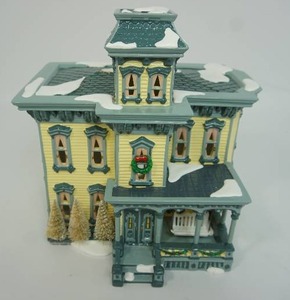 lot 60 image: Department 56 The Original Snow Village Collection Italianate Villa #56.54911 Year 1997