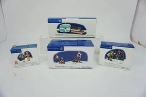 lot 98 image: Department 56 The Original Snow Village Collection Accessories