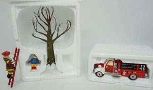lot 101 image: Department 56 The Original Snow Village Collection Accessory Fireman to the Rescue Original Snow Village #54953, Dept 56 Snow Village Fire Truck Engine Working Headlights & Beacon Fire Truck #54952 Retired - 1998