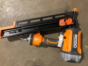 RIDGID Pneumatic 21-Degree 3-12 in. Round Head Framing Nailer   Customer Returns See Pictures