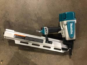 Makita Pneumatic 3-12 in. 21° Full Round Head Framing Nailer Customer Returns See Pictures