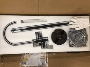 AKDY 1-Handle Freestanding Floor Mount Roman Tub Faucet Bathtub Filler with Hand Shower in Chrome Customer Returns See Pictures