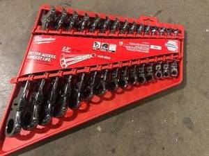 Milwaukee 144-Position Flex-Head Ratcheting Combination Wrench Set SAE (15-Piece)   Customer Returns See Pictures