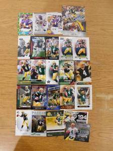 lot 74 image: (25) Brett Favre Vikings & Packers Cards