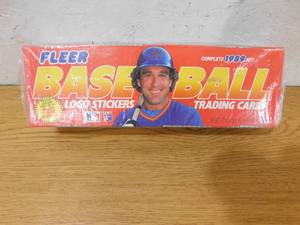 lot 182 image: 1989 Fleer Baseball Factory Sealed Set - 660 Cards & 45 Stickers