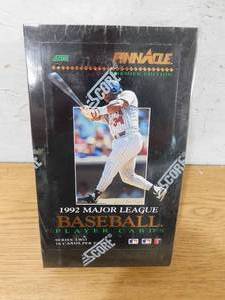 lot 192 image: 1992 Pinnacle Baseball Series 2 Sealed Box 36 Packs - Kirby Puckett Box Top