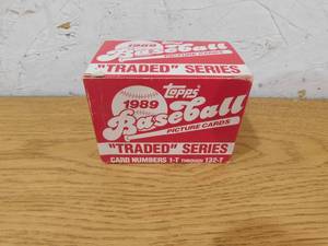 lot 194 image: 1989 Topps Traded Baseball Complete Set 132 Cards - Ken Griffey Jr. Rookie Card