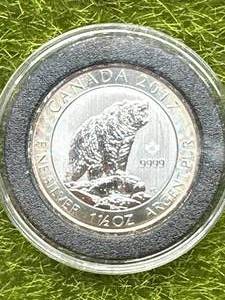 lot 33 image: 1 12oz .999 Canadian Wildlife Silver Round