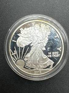 lot 50 image: Liberty Round Layered in .999 Silver