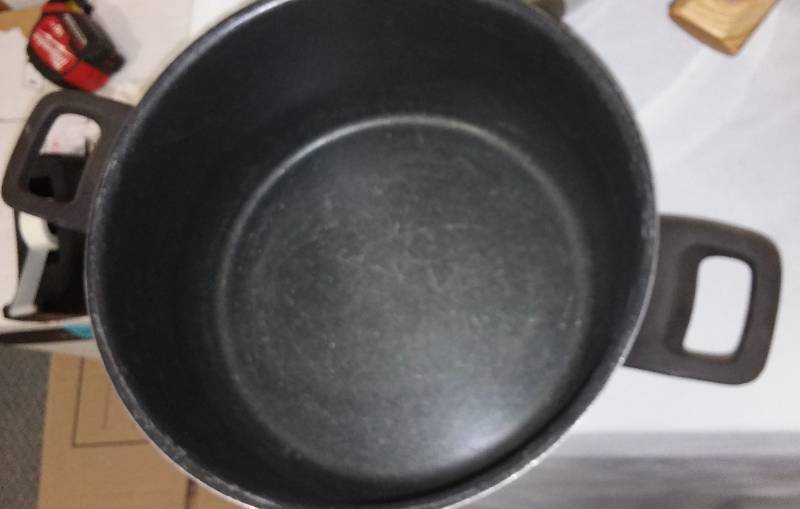 lot 595 image: Misc. Pots, Covers, and More.