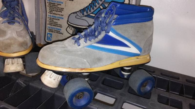 lot 508 image: Roller skates, Video Transfer, Tripod, Flashlight.