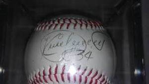 lot 17 image: Autographed Kirby Puckett Baseball.