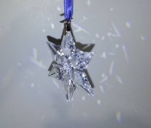 lot 66 image: Swarovski Hanging Crystal Flower - Suncatcher.