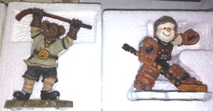 lot 77 image: Boyds Bears - Hockey Theme (2).