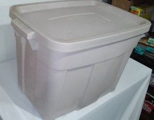 lot 95 image: Mystery Lot In Rubbermaid Tote.