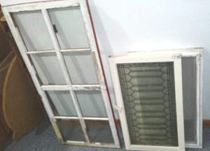 lot 151 image: Vintage Windows (3).