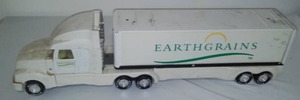 lot 203 image: Earthgrains Semi Tractor Trailer, Nylint. Great Shape