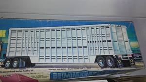 lot 173 image: AMT Wilson Livestock 125 Scale Model Trailer.