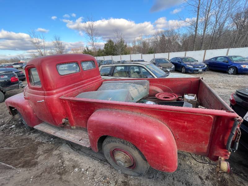 1953 International R-120