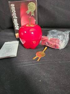 lot 17 image: Vintage Retro 1985 Apple Phone New in Box