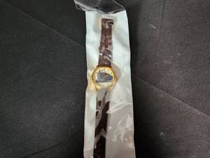 lot 27 image: Vintage Train Watch