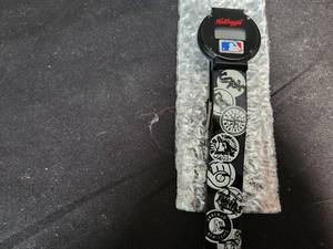 lot 33 image: 1990s Kelloggs MLB Baseball Watch