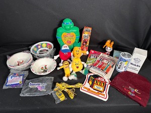 lot 85 image: Variety of Mail-in Prizes from the 1980s-90s - Kelloggs, Delicious Teenage Mutant Ninja Turtles Cookie Canister, Dole Fruit, Planters, Rice a Roni, & Welchs