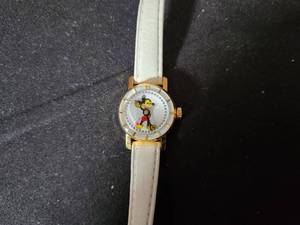 lot 49 image: Ladies Mickey Mouse Watch with Cream Leather Band