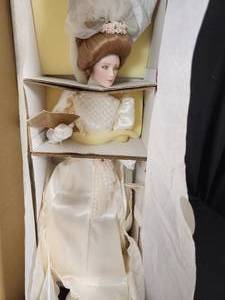 lot 72 image: Franklin Heirloom Dolls Gibson Girl Bride Porcelain Doll New in Box
